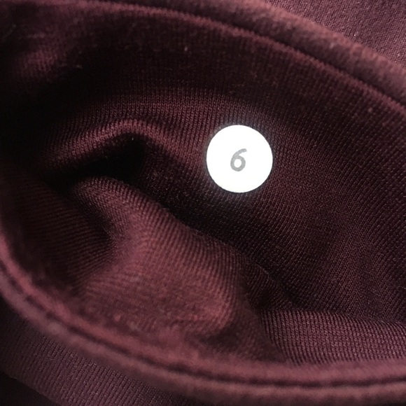 EUC Size 6 Wunder Under crop (reg waist) plum/maroon colour - Picture 3 of 6